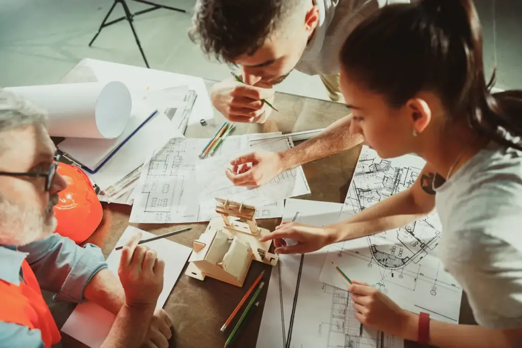 How To Choose The Right Builder, Foreman And The Owners Talking About The Plans